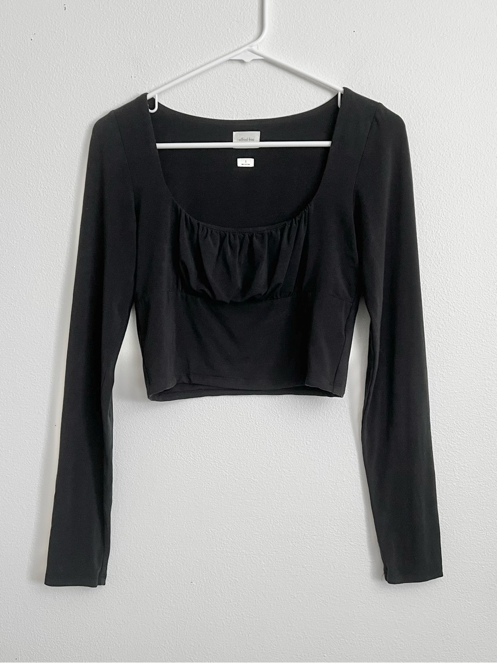 Aritzia Wilfred Free Orbit Crop Top Black Balletcore Basic LongSleeve Minimalist